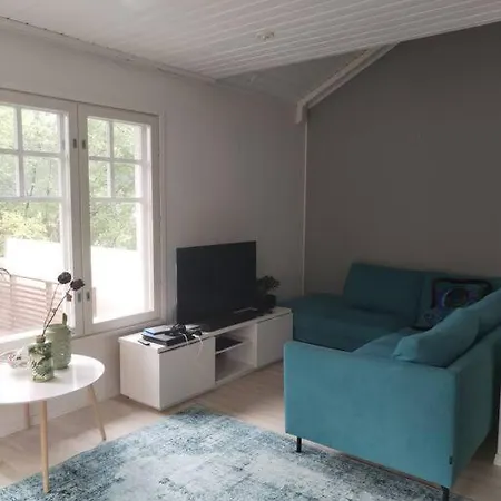 Huoneisto House With A Pool Near A Train Station Helsinki